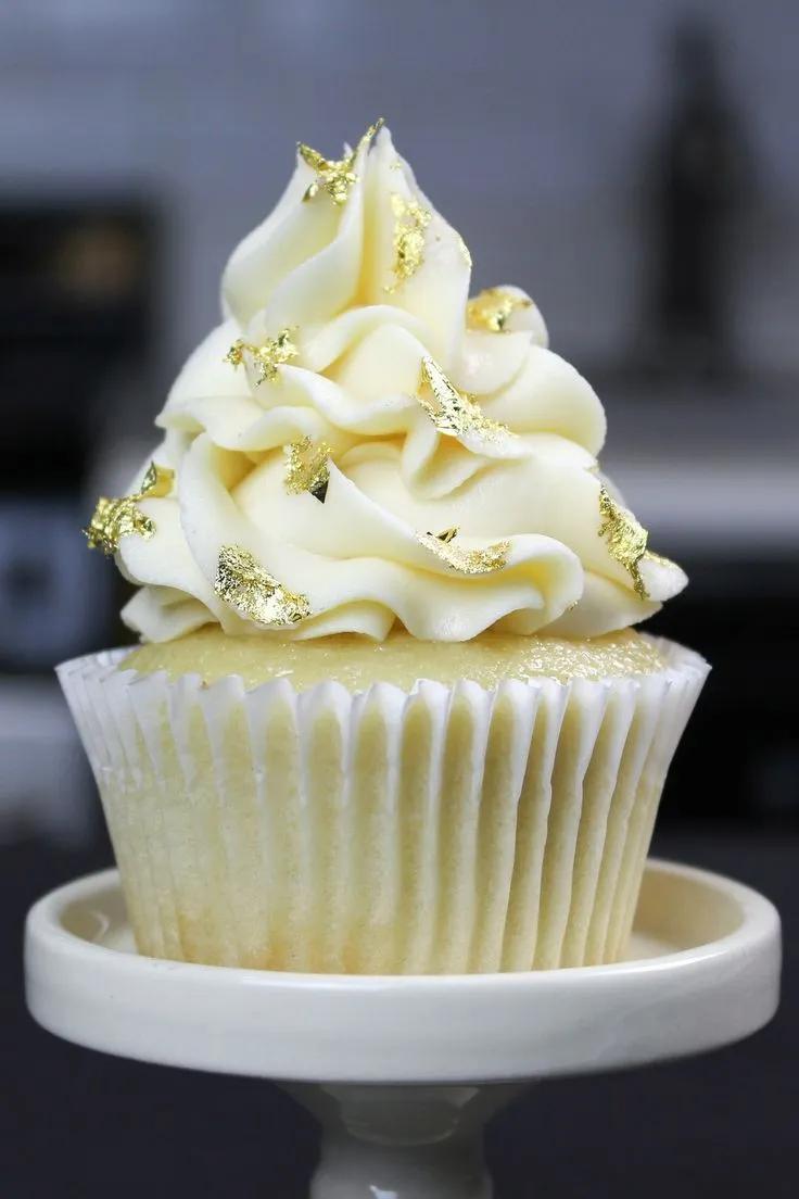 Moist Vanilla Cupcake Recipe with Oil - Comes Together in One Bowl ...