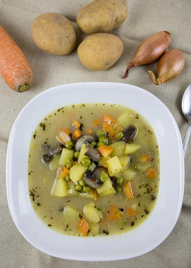 Klare Gemüsesuppe - schnell zubereitet und mega lecker