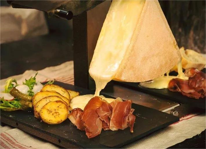 Raclette, poutine, fondue… Où manger des plats d&amp;#39;hiver à Toulouse ...