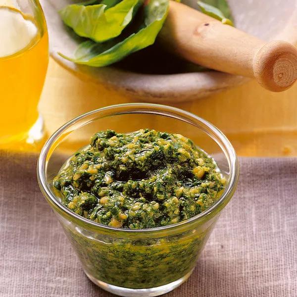 Klassisches Basilikum-Pesto Rezept | Küchengötter