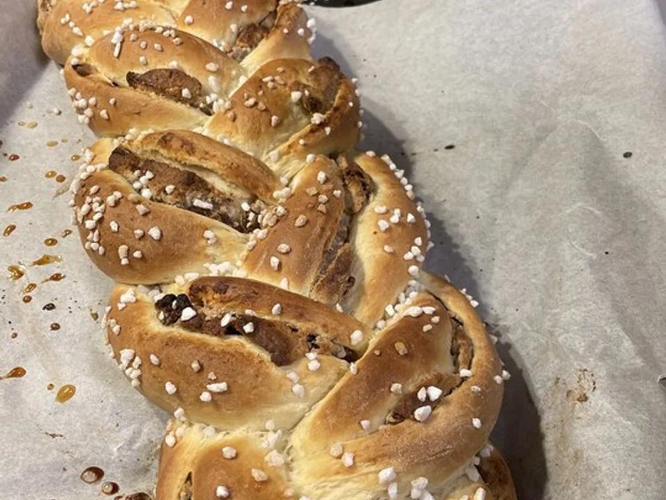 Hefezopf mit Nuss-Marzipanfüllung von fam-werther| Chefkoch