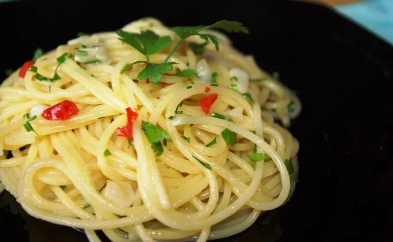 Spaghetti aglio, olio e peperoncino - Ricette