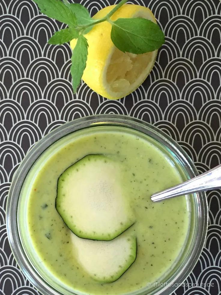 Kalte Zucchini-Joghurt-Suppe - Stilettos &amp; Sprouts | Gesunde ...