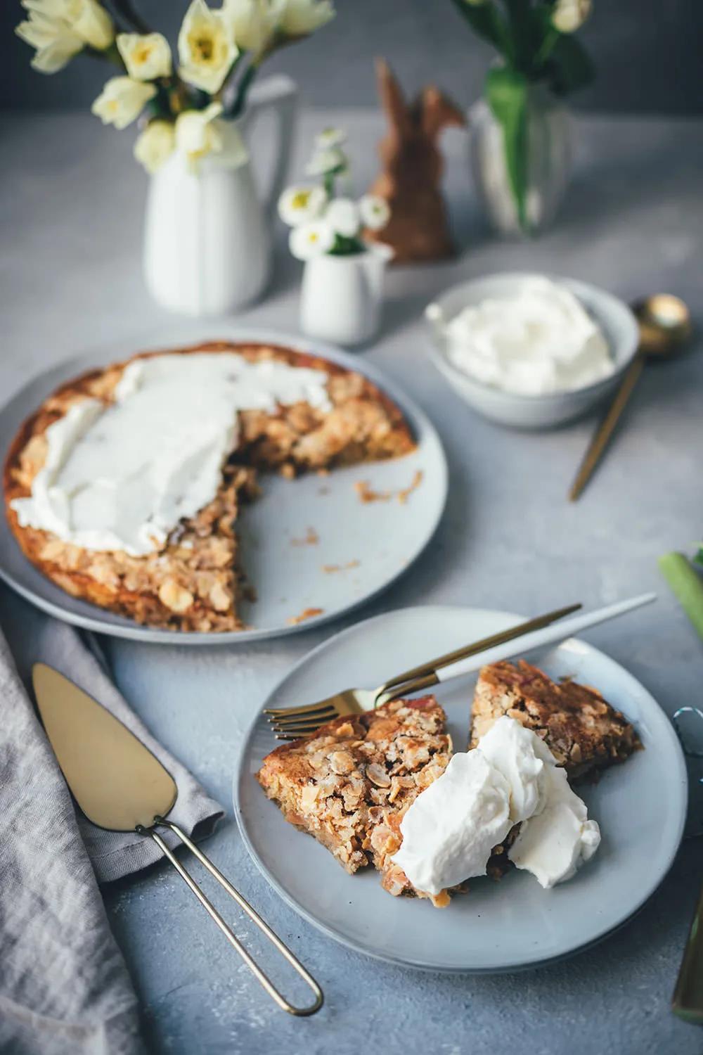 Rhabarber-Mandel-Kuchen mit Vanille-Sahne - moey&amp;#39;s kitchen foodblog