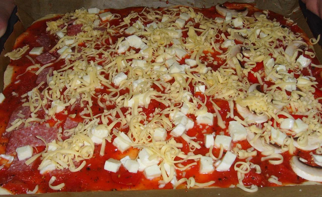 Pizza - Grundrezept *Salziger Hefeteig* - christagrafs Webseite!