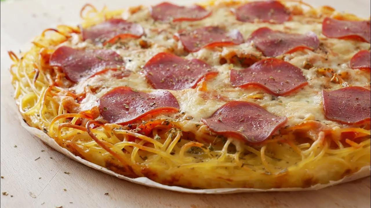 Spaghetti Pizza mit Salami (Rezept) || Spaghetti Pizza with Pepperoni ...
