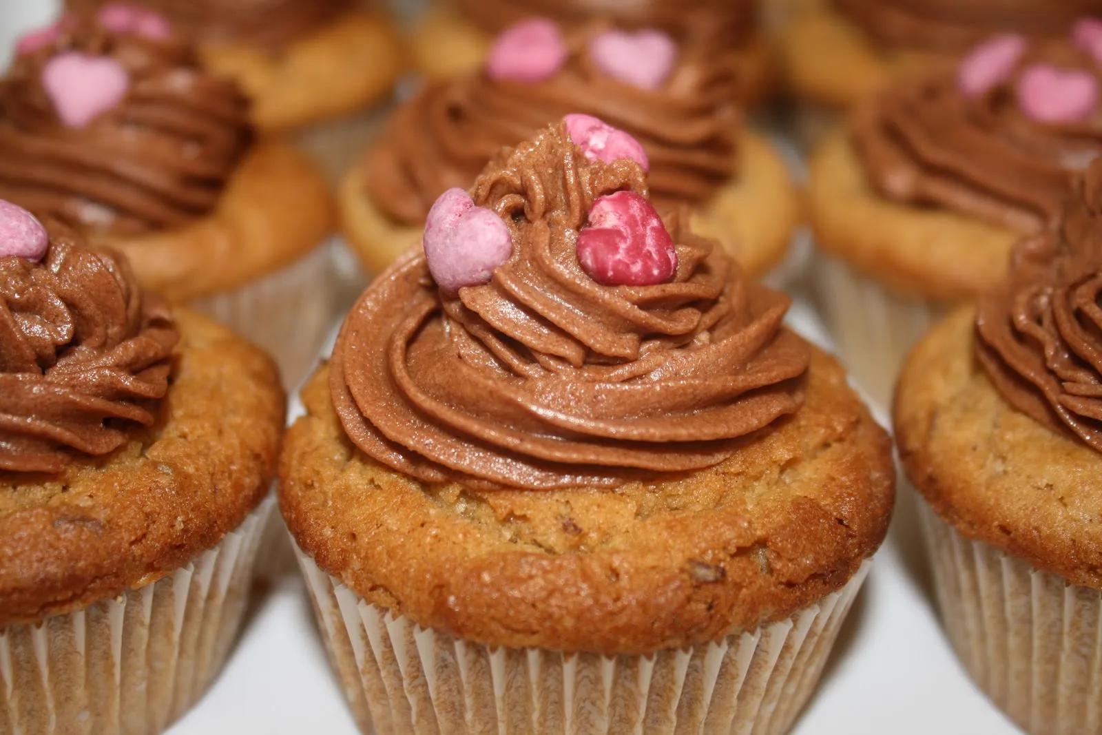 A Cherry on Top.: Erdnussbutter-Cupcakes mit Schoko-Frosting