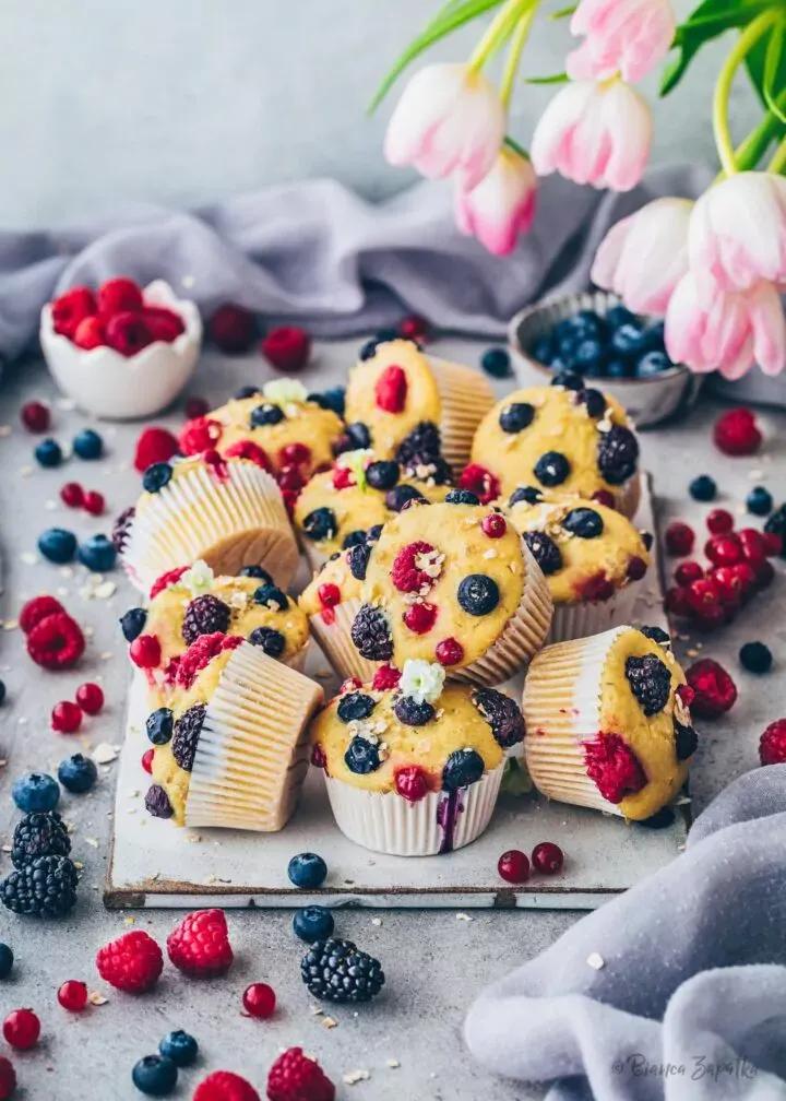 Vegane Beeren Muffins mit Joghurt (Einfach) - Bianca Zapatka | Rezepte
