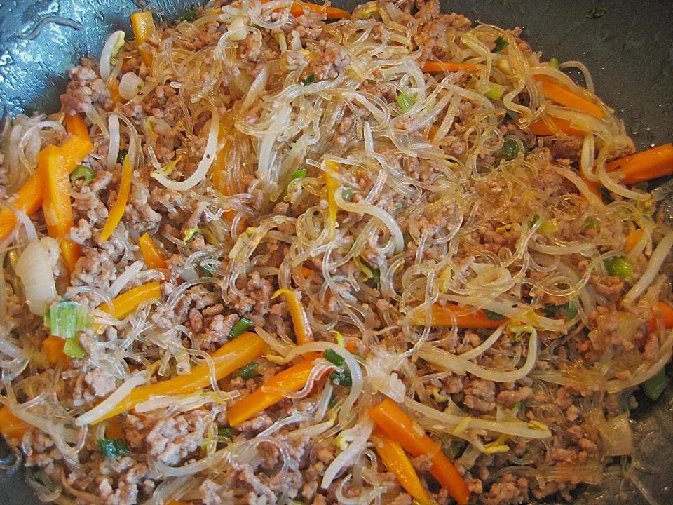 Chinesische Nudelpfanne mit Hackfleisch von monikakao | Chefkoch.de