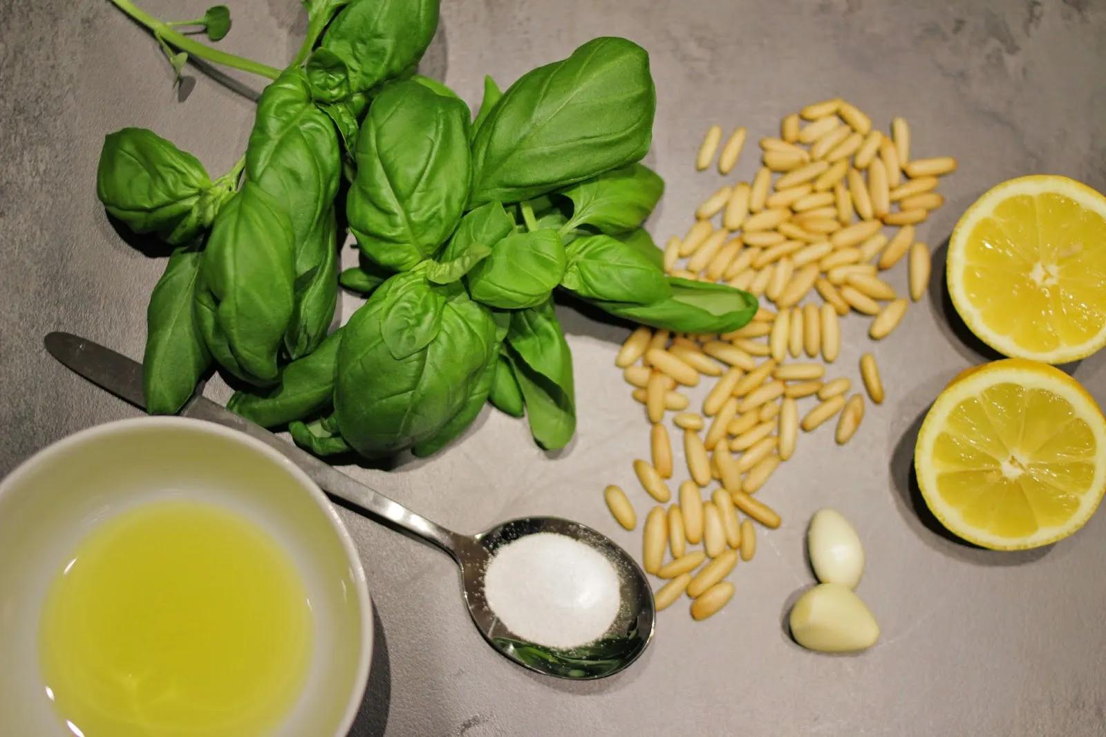 Was Schickes: Leckeres Basilikum-Pesto einfach und schnell zaubern - Rezept