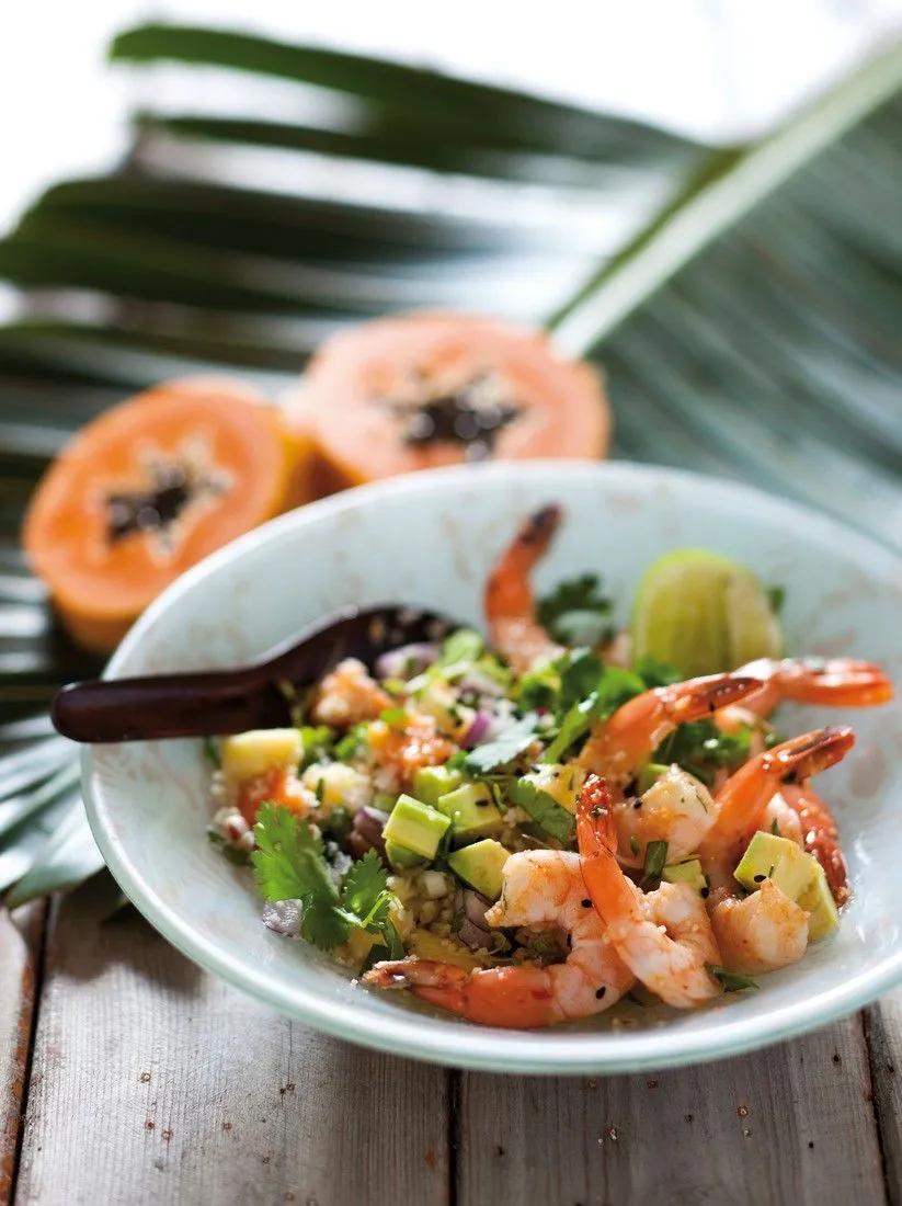 Salat mit Couscous, Garnelen und Avocado Rezept | EAT SMARTER