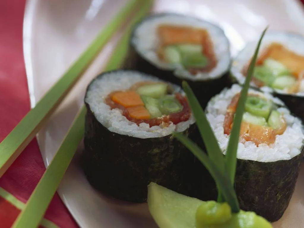 Sushi mit Thunfisch Rezept | EAT SMARTER