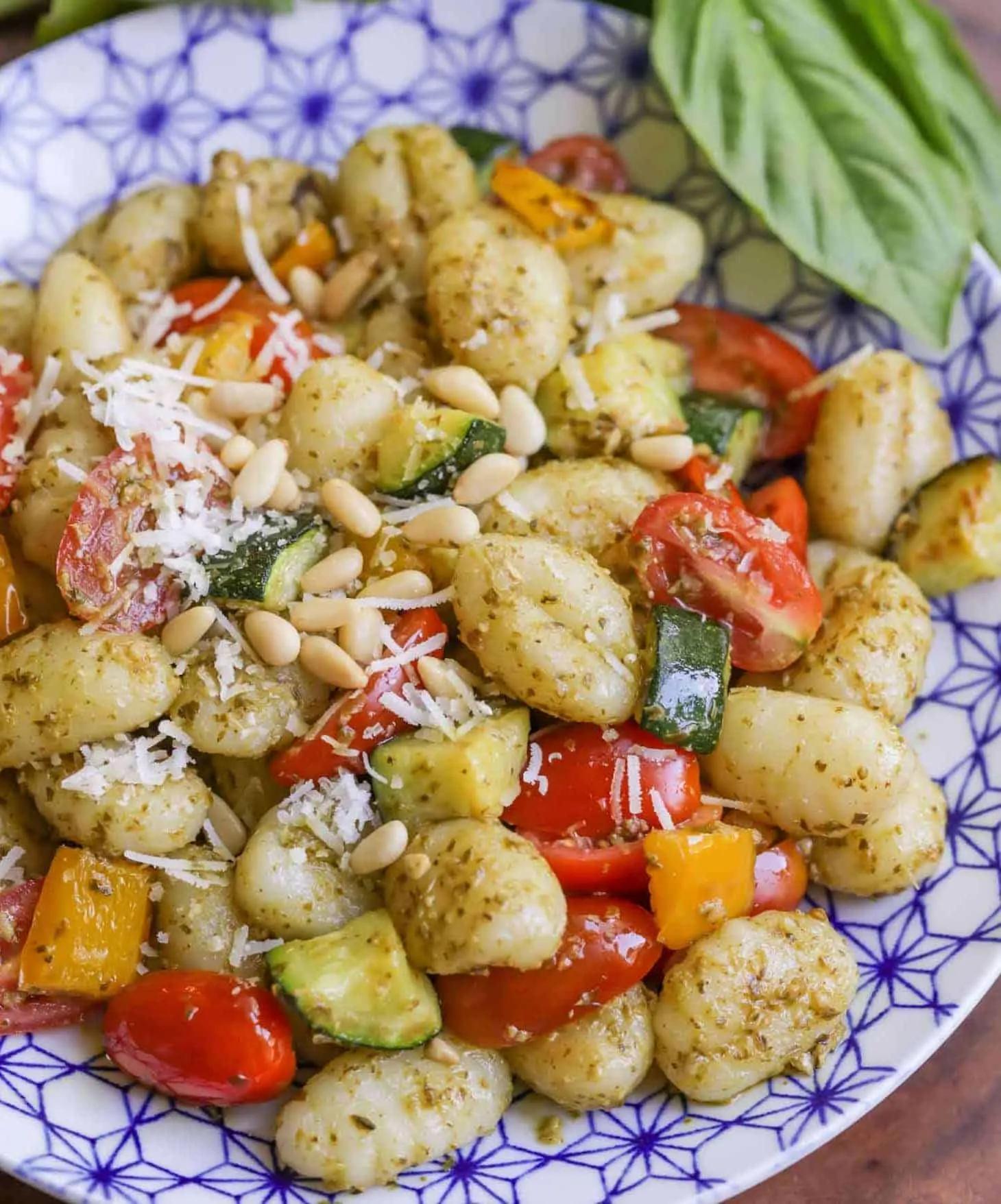 Gnocchi Salat mit Pesto, Paprika und Tomaten - Die Rezepte