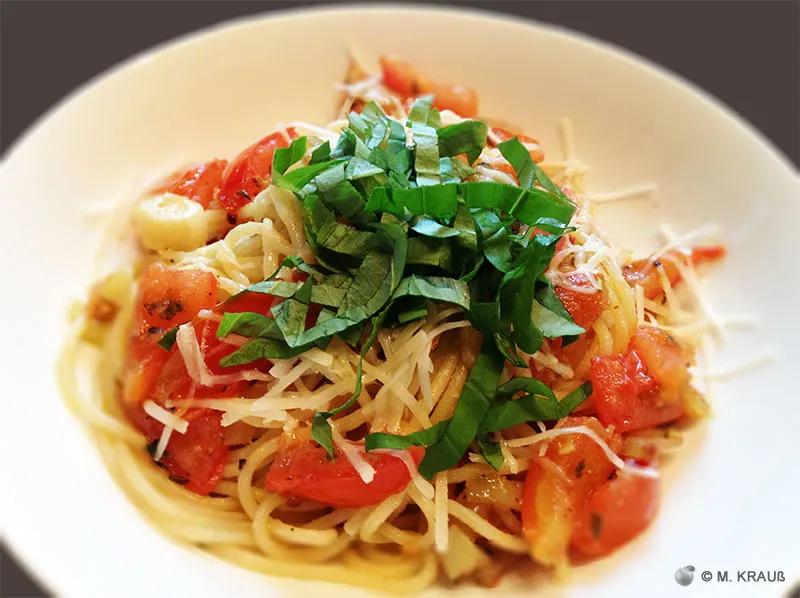 Tomaten-Knoblauch-Spaghetti mit Basilikum - Mein Rezept der Woche