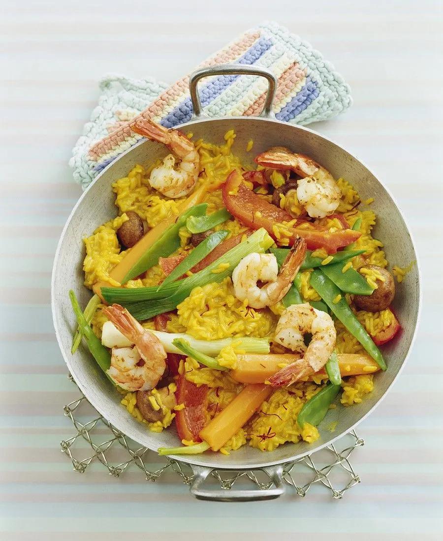 Safran-Reis mit Gemüse und Garnelen Rezept | EAT SMARTER