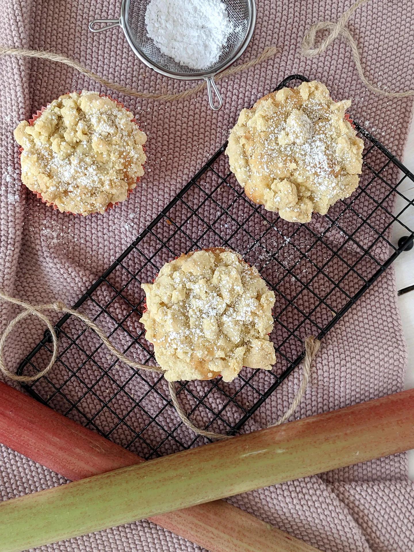 Rezept: Rhabarber-Joghurt-Muffins mit Streusel - Lavendelblog
