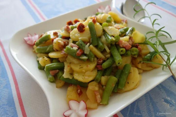 Kartoffelsalat mit Bohnen und Speck (mit einer leichten mediteranen ...