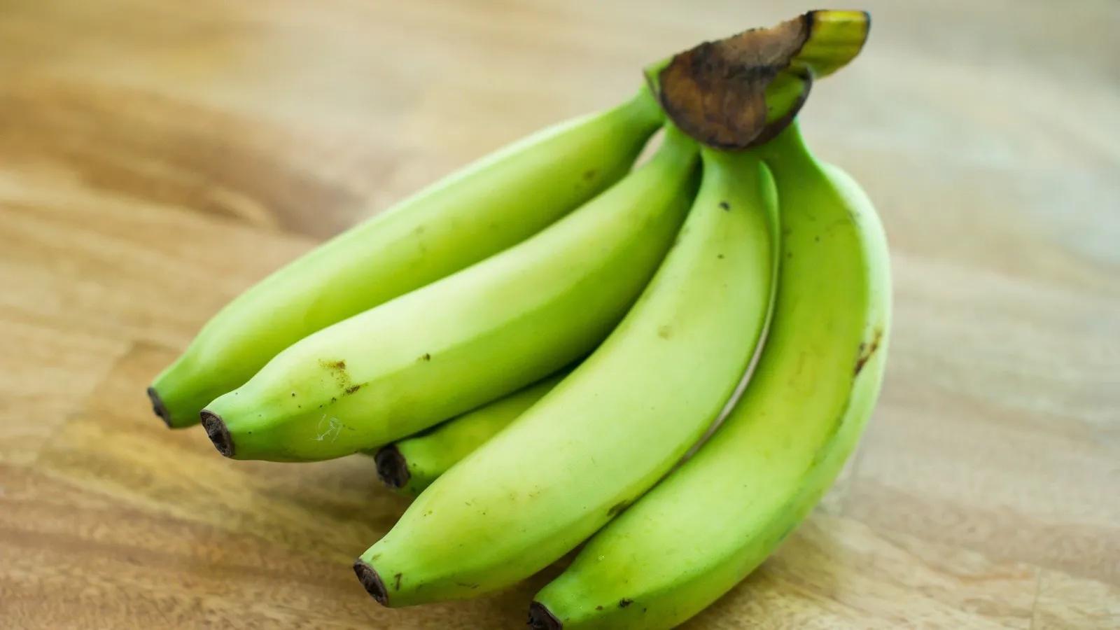 5 health benefits of raw bananas you should know about | HealthShots