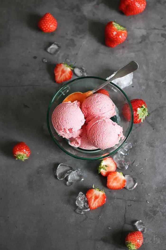 Erdbeereis (ohne Ei) | Rezept | Erdbeereis, Erdbeeren, Eis