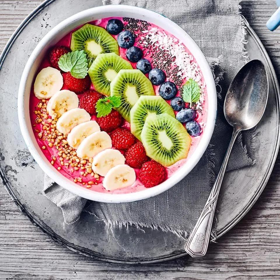 Smoothie Bowl | EDEKA Rezepte | Frühstück obst, Leckere frühstücksideen ...