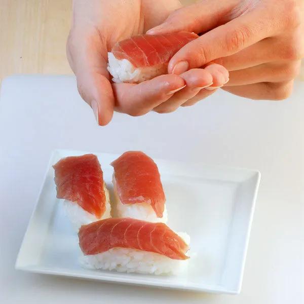 Nigiri-Sushi mit Thunfisch Rezept | Küchengötter