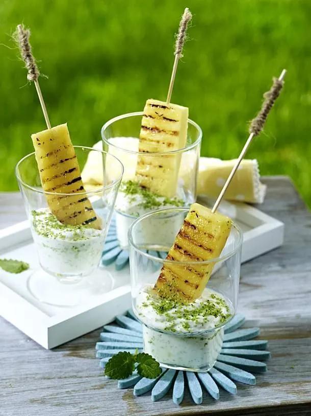 Gegrillte Ananas mit Kokos-Minzjoghurt Rezept | LECKER | Gegrillte ...