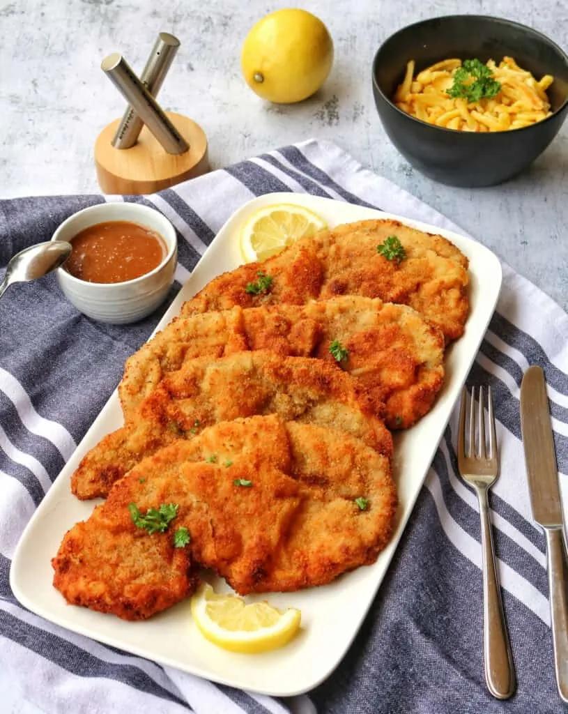 Schnitzel Wiener Art - Panierte Schnitzel - Rezept - Instakoch.de