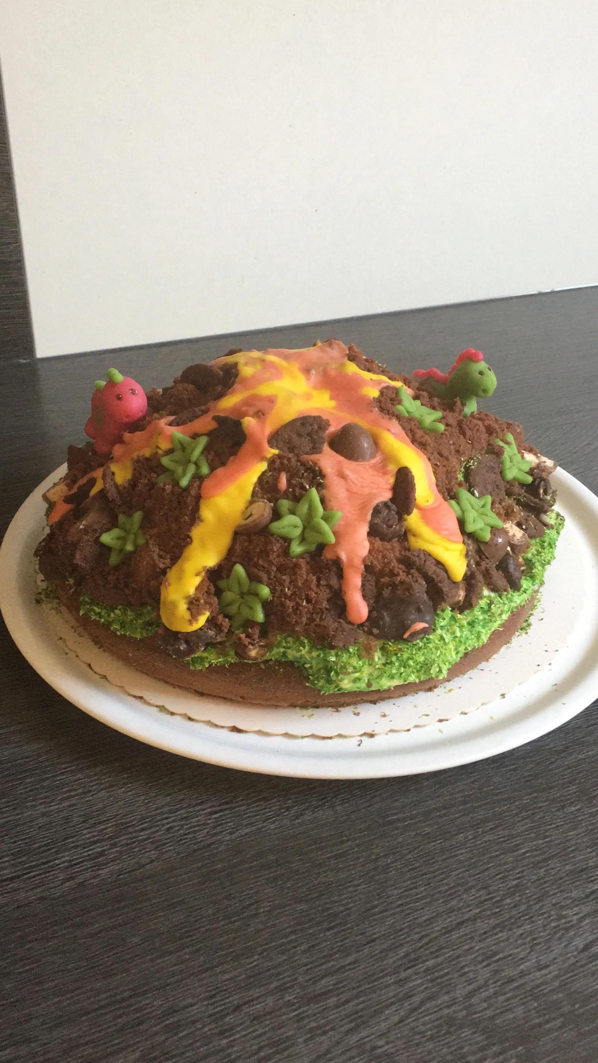 Maulwurfkuchen Lava Vulkan Dino Kuchen Torte Lava, Dino Party, Food And ...