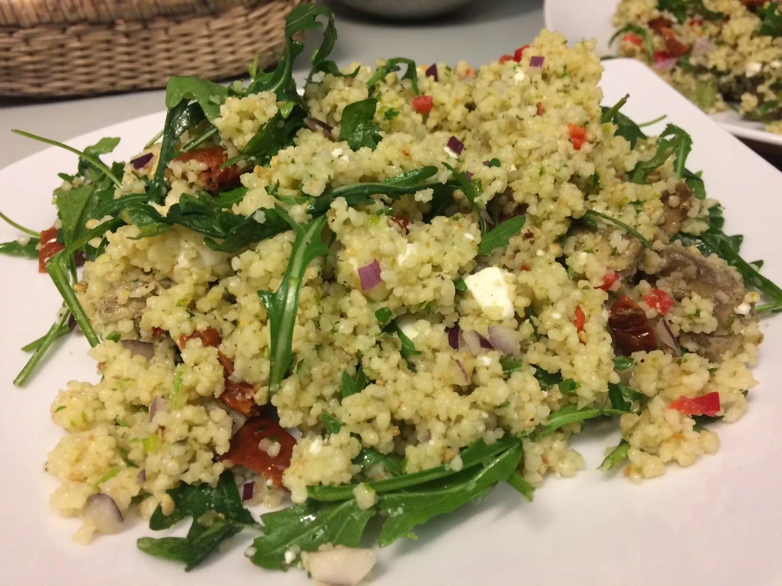 Kulinarisches Tinobien: Couscous-Feta-Salat mit Petersilien-Nuss-Pesto