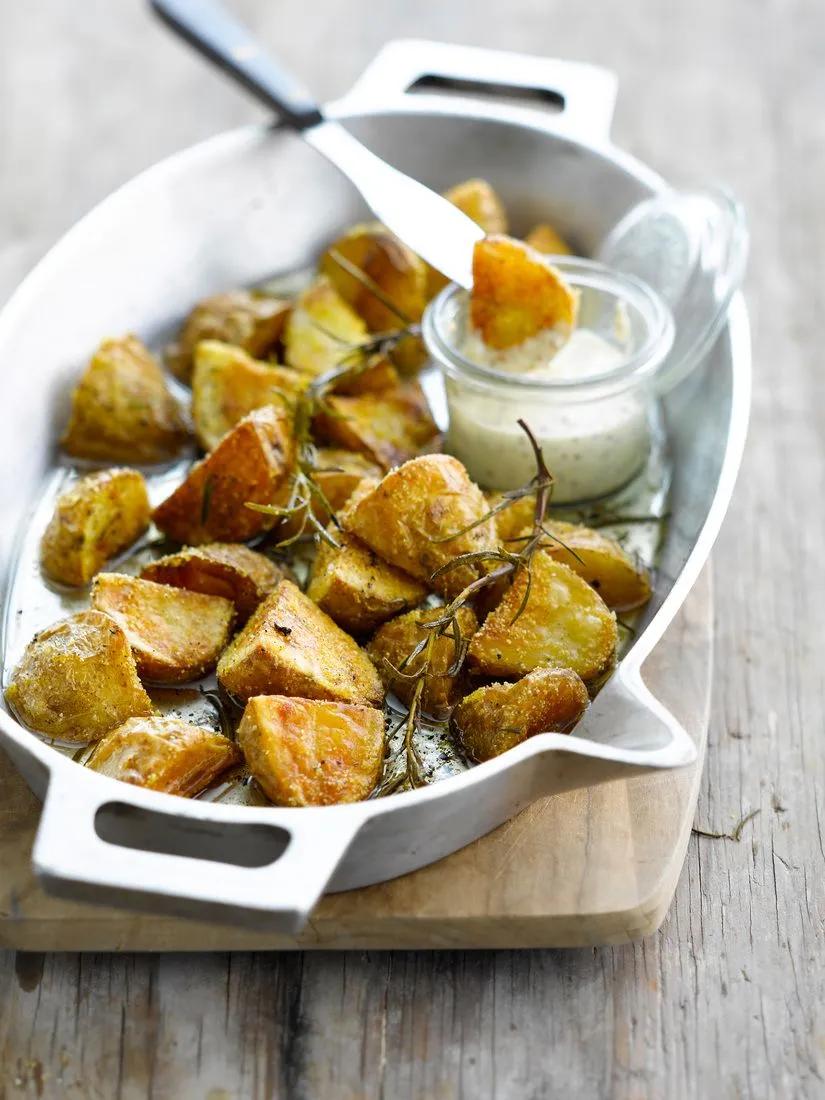 Knusprige Ofenkartoffeln Rezept | EAT SMARTER
