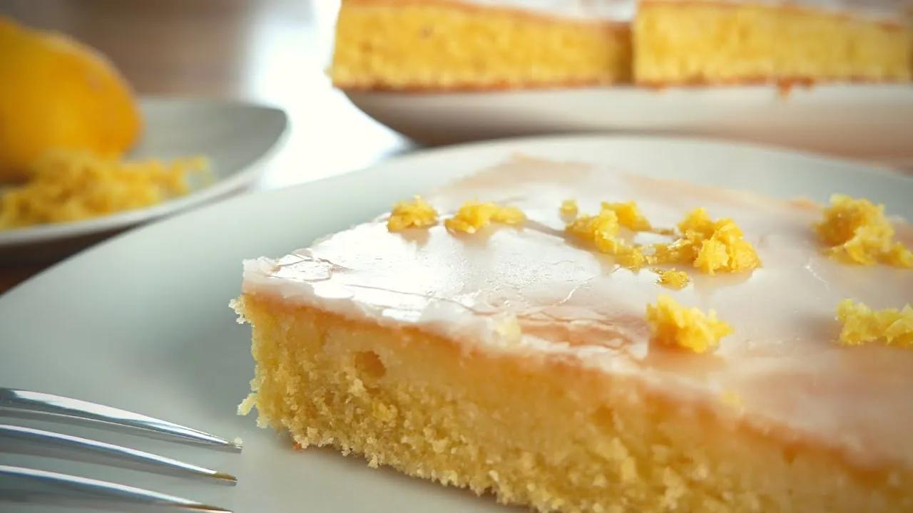 Zitronenkuchen | super einfach, SAFTIG und schnell fertig - YouTube