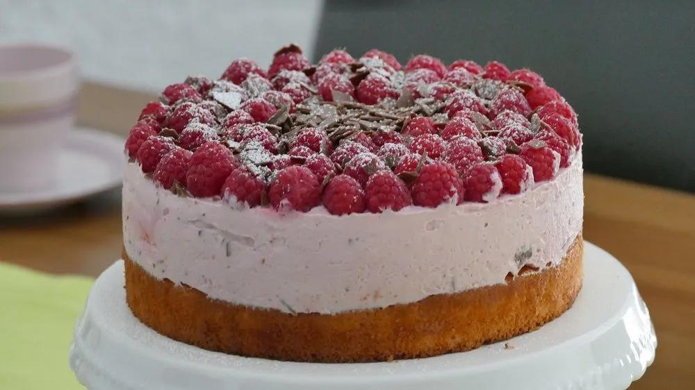 Video und Rezept: Himbeer-Frischkäse Torte , ein | Club of Cooks ...