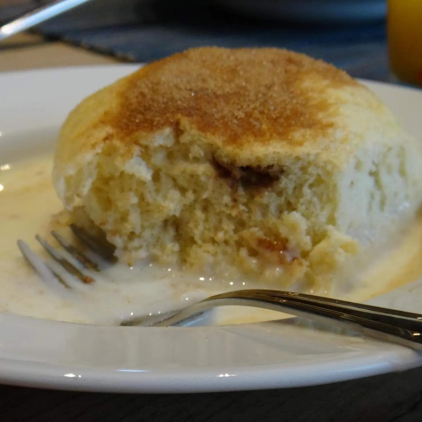 Dampfnudeln mit Vanillesauce | Rezept | Dampfnudeln, Vanillesauce ...