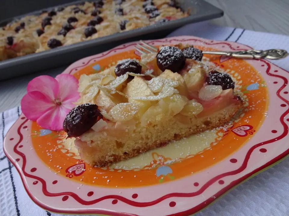 Apfel - Kirsch - Blechkuchen nach Oma Bärbel von Schwalbe | Chefkoch.de