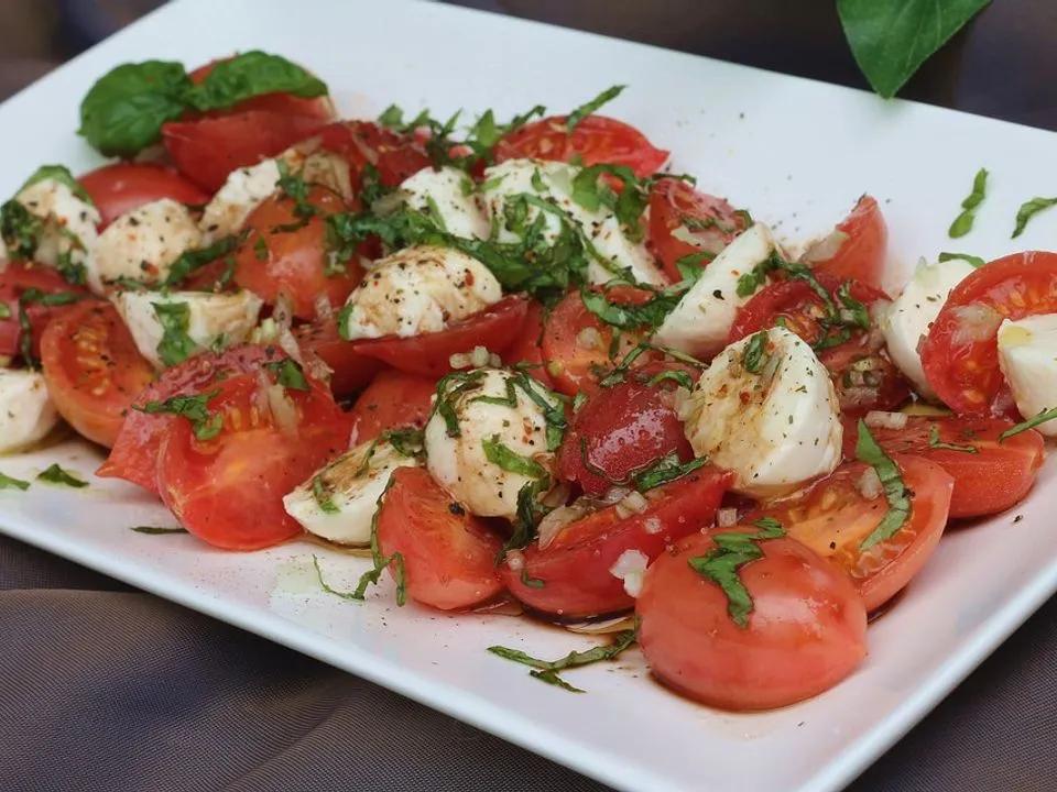 Einfacher Tomate - Mozzarella - Salat von Py-chan| Chefkoch