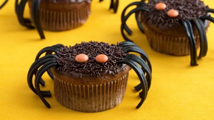 Die Spinne im Netz - gruselige Halloween Desserts • Koch-Mit