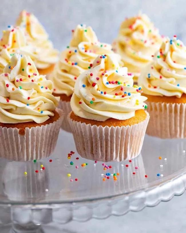 Vanilla Cupcakes (that actually stay moist) | Recipe | Vanilla cupcake ...