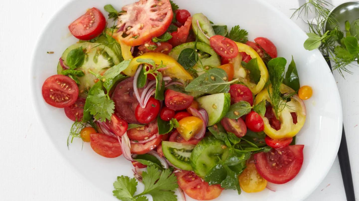 Tomaten-Kräuter-Salat Rezept - [ESSEN UND TRINKEN]