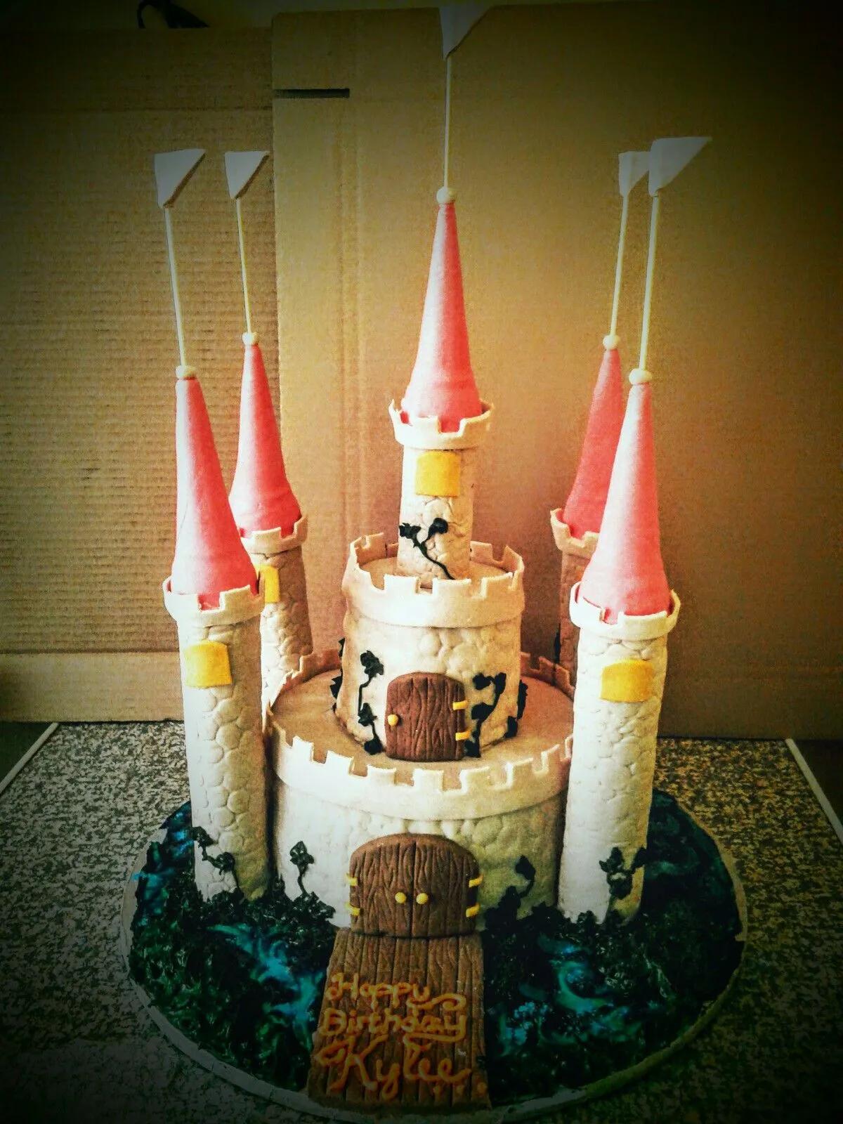 Disney princess castle cake | Princess castle cake, Castle cake, Cake