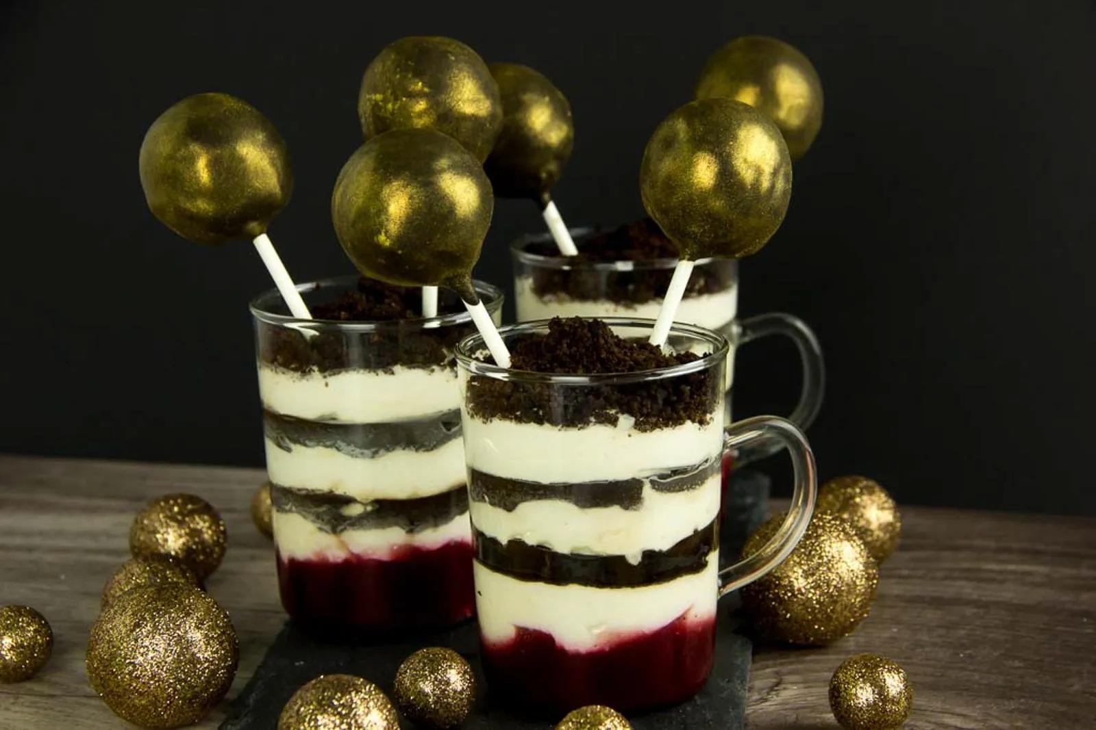 Domino-Quark-Mascarpone Creme mit Cake Pops – Low Carb Nachspeise ...