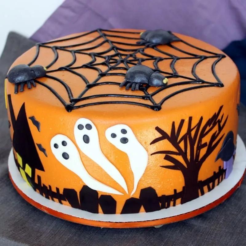 Halloween Torten - Idee mit Spinnennetz und Gespenstern | Kuchen ...