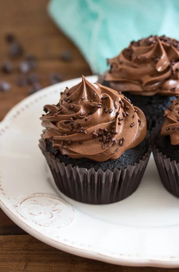 Ultimate Chocolate Cupcakes - Pretty. Simple. Sweet.