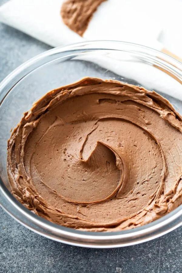 Easy Chocolate Buttercream Frosting Recipe | The Novice Chef