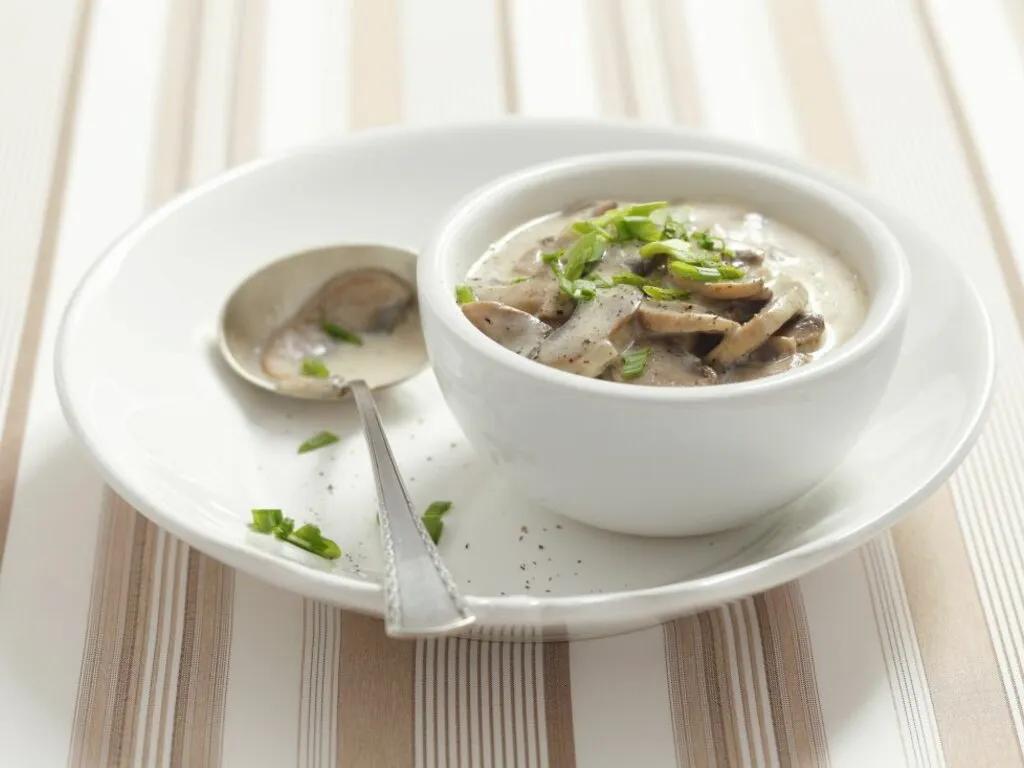 Pilzsoße mit frischen Champignons - einfach &amp; lecker | DasKochrezept.de