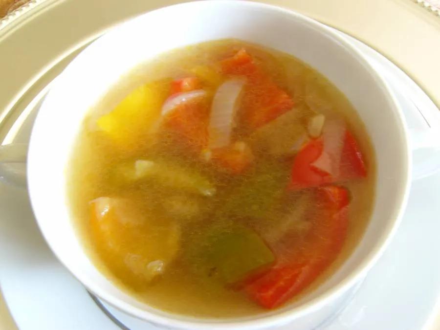 Leichte Paprika-Suppe (auch für heiße Tage)