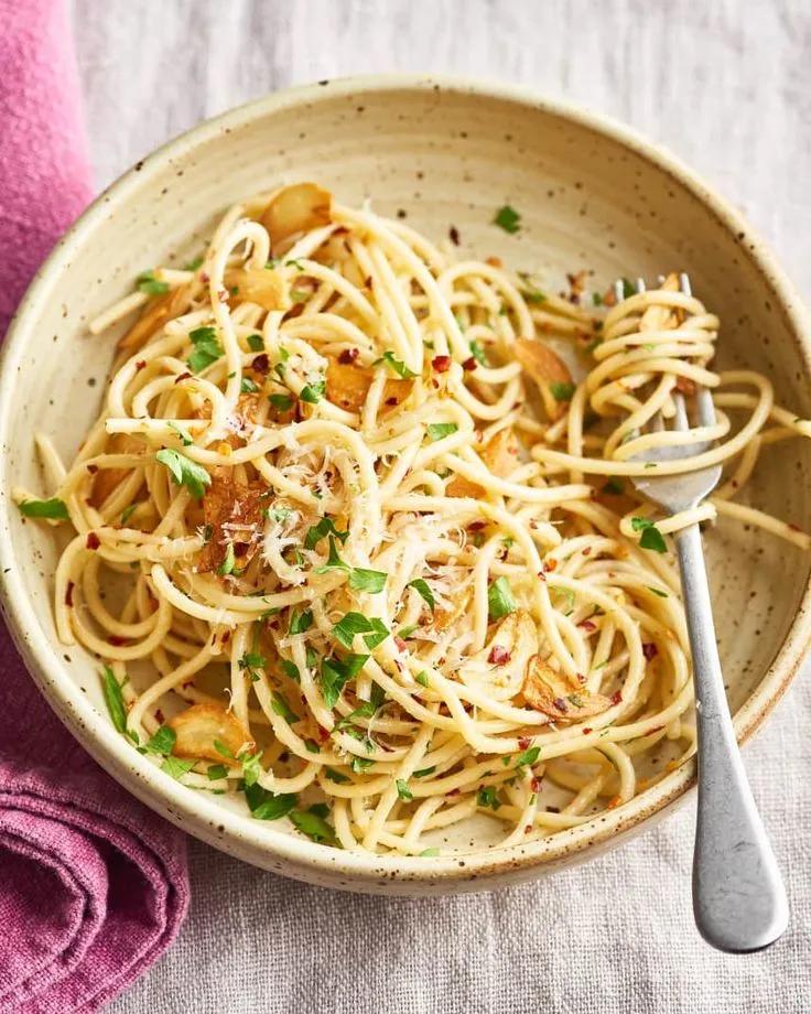 Recipe: Spaghetti Aglio e Olio | Recipe | Olio recipe, Aglio e olio ...
