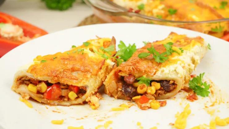 Überbackene Enchiladas mit Hackfleisch-Mais Füllung - amerikanisch ...