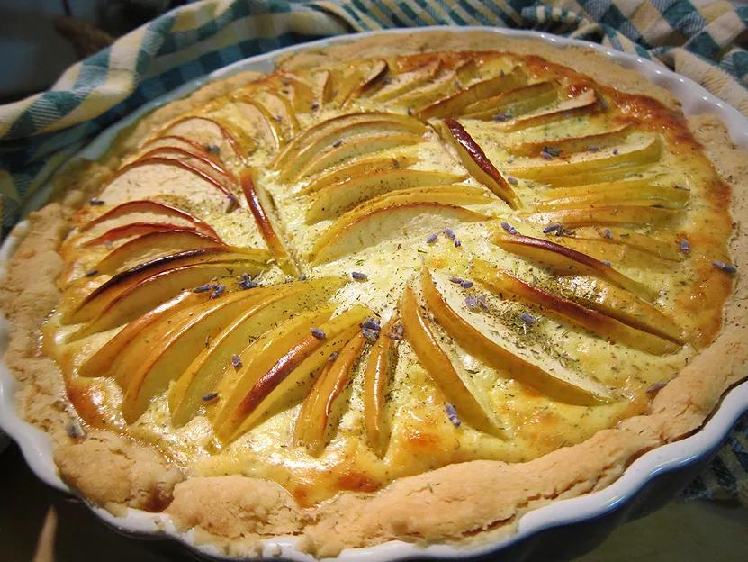 Genussbereit: Nordic Baking: Finnische Apfel-Ziegenkäse-Tarte mit Senf ...