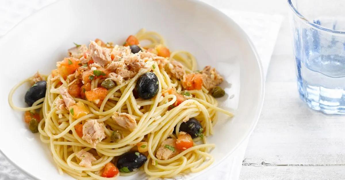 Thunfisch-Spaghetti mit Oliven Rezept | EAT SMARTER