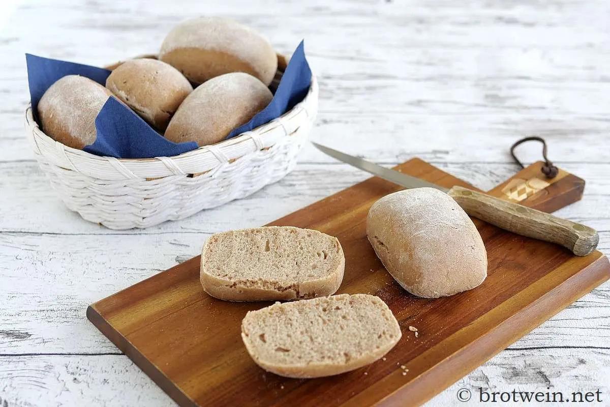 Schusterjungen: Berliner Roggenbrötchen selber backen. Einfaches Rezept ...